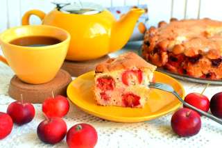 Шарлотка с ранетками