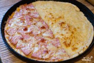 Пицца с сырной корочкой