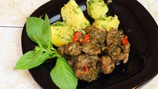 Чакапули (мясо в зелени и вине) 