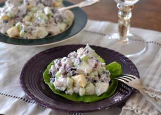 Салат с ананасом, и курицей, и орехами