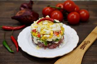 Слоеный салат с кукурузой