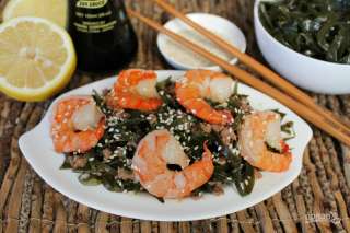 Салат из морепродуктов с морской капустой