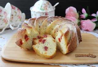 Маковый пирог с вишней