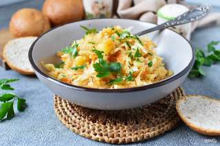 Овощное рагу с картофелем и капустой