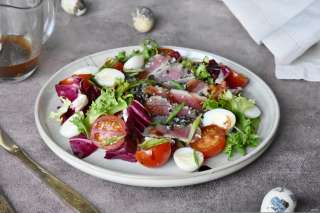 Теплый салат с тунцом