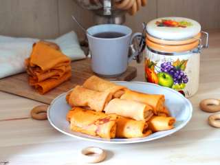 Фаршированные блинчики на кетчупе "Махеевъ" Россия