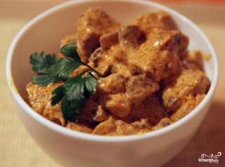 Гуляш с грибами и мясом