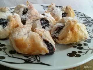 Слойки с черникой