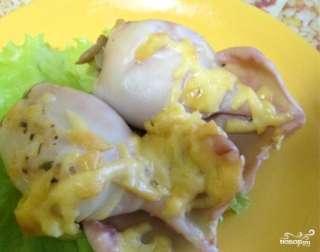Кальмары, фаршированные грибами и сыром