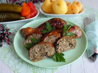 Фаршированная голень индейки в духовке