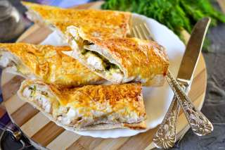 Рулет из лаваша с курицей и сыром в духовке