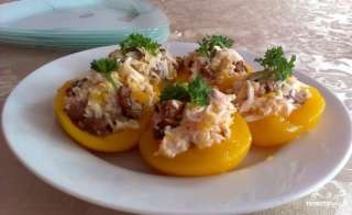 Персики, фаршированные курицей