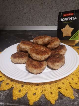 Куриные котлеты с полентой "Bravolli"