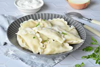 Вареники с картошкой и салом