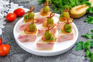 Канапе с сыром и ветчиной