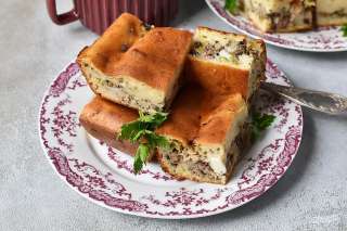 Заливной пирог с консервированной рыбой