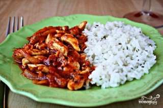 Куриное рагу с помидорами и луком