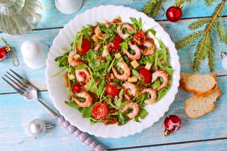 Новогодний салат с креветками