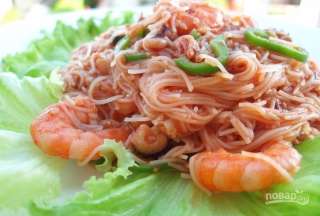Рисовая лапша с овощами и морепродуктами