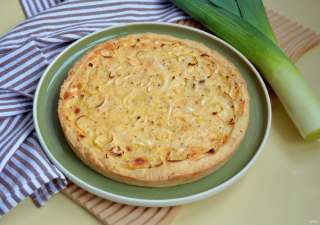 Пирог с сыром и луком-порей