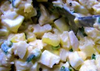 Cалат с грудкой и ананасами
