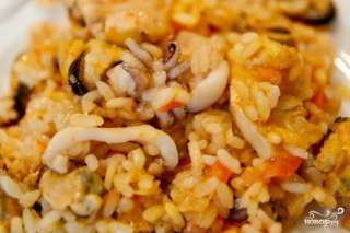 Паэлья с курицей и морепродуктами