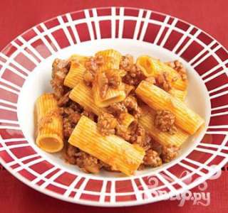 Паста ригатони с пряным мясным соусом