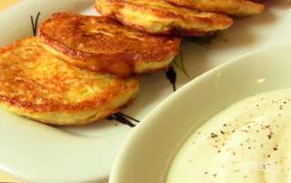 Деруны с творогом (драники с начинкой из творога)