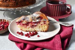 Открытый пирог с брусникой