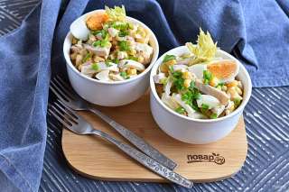 Салат с кальмарами и кукурузой