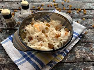 Квашеная капуста с изюмом