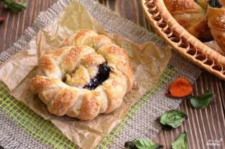 Слоечки завитушки с черникой 