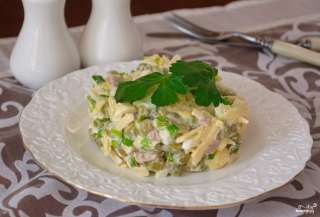 Салат с печенью трески и яйцом
