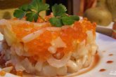 Морской салат с креветками и красной икрой