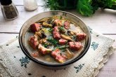 Суп с колбасой и грибами