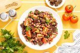 Салат с сухариками и фасолью