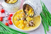 Жаркое с грибами в горшочках