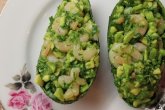 Салат из авокадо и креветок