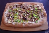 Пицца с лесными грибами