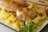 Картошка с курицей в духовке под соусом