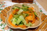 Салат из стеблей брокколи, моркови и огурца