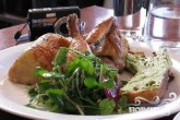 Курица с кресс-салатом и редисом