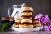 Пышные яблочные оладьи