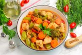 Куриная грудка, тушеная с овощами