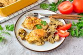 Курица в духовке с шампиньонами