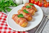 Рулетики с беконом