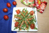 Салат из рукколы со стейком и кетчупом "Махеевъ" Беларусь