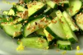 Легкий весенний салат с огурцами