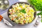 Салат из свежей капусты и крабовых палочек
