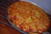 Пицца с сосисками и сыром
